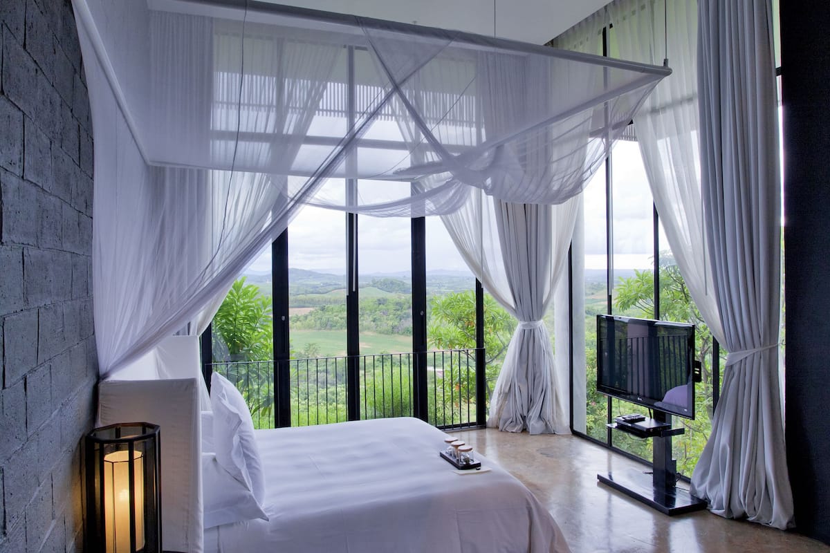 deluxe balcony | 1 bedroom, premium bedding, down duvets, minibar