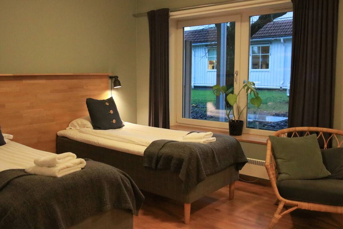 Laptop workspace, blackout drapes, free WiFi, bed sheets