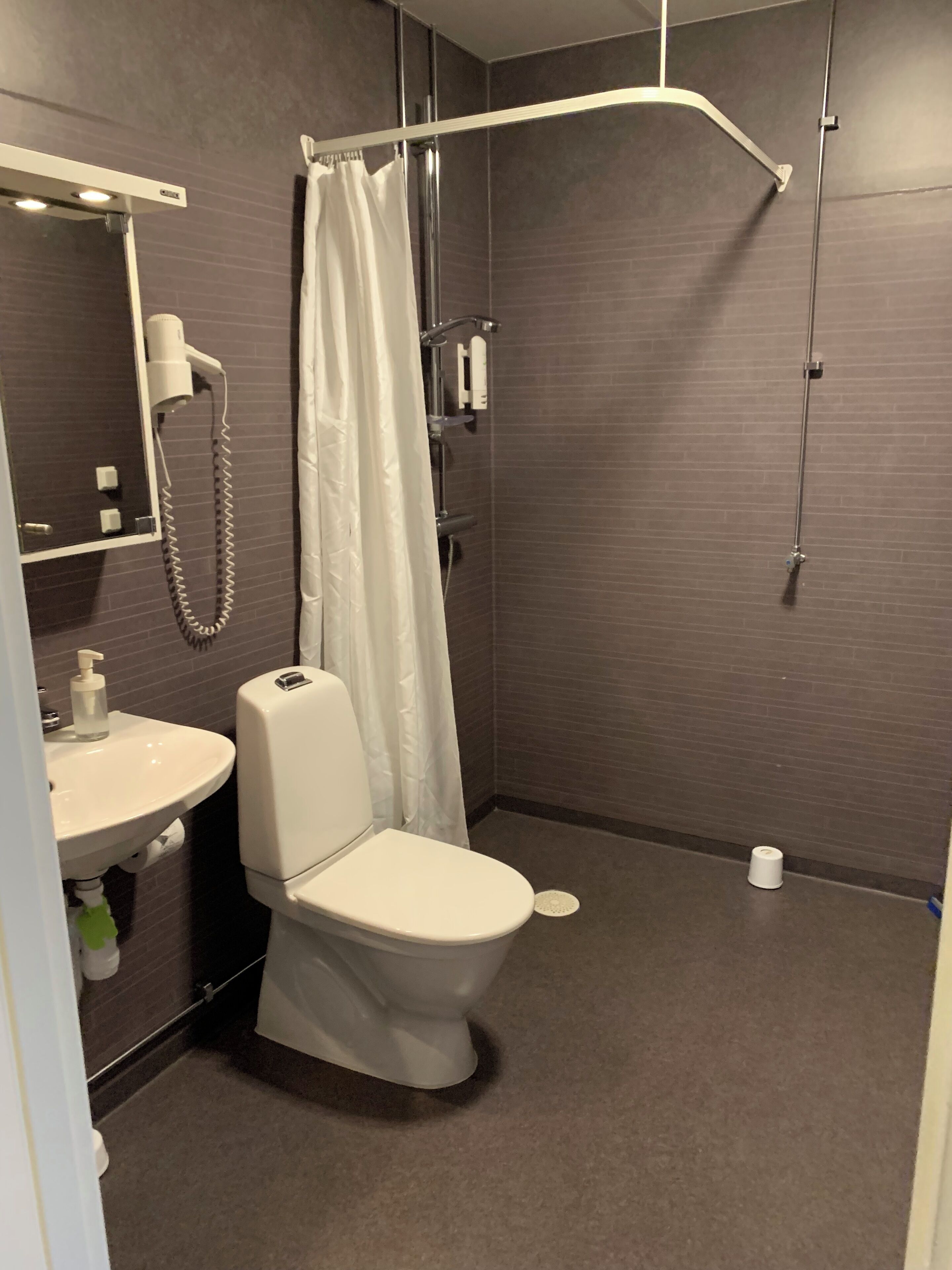 double or twin room | bathroom | shower, free toiletries, hair dryer, towels