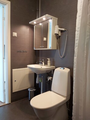 Ducha, artículos de tocador gratuitos, secador de pelo, toallas