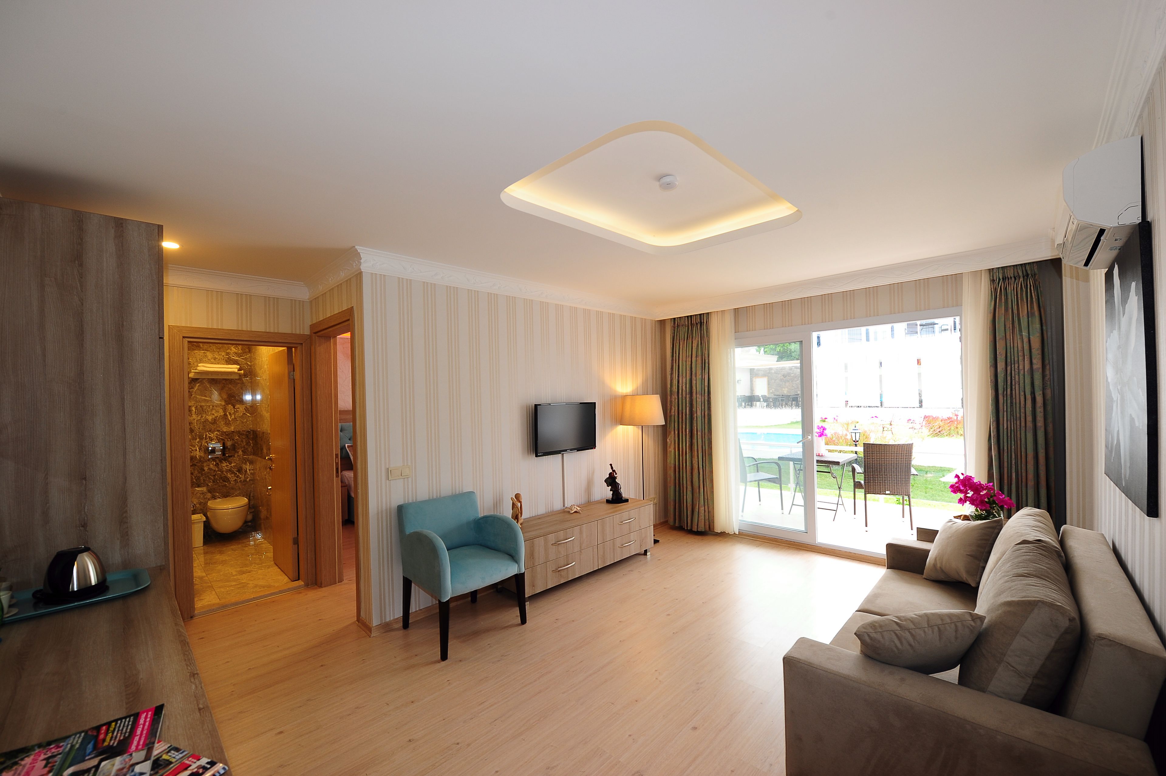 family suite | living room | lcd tv