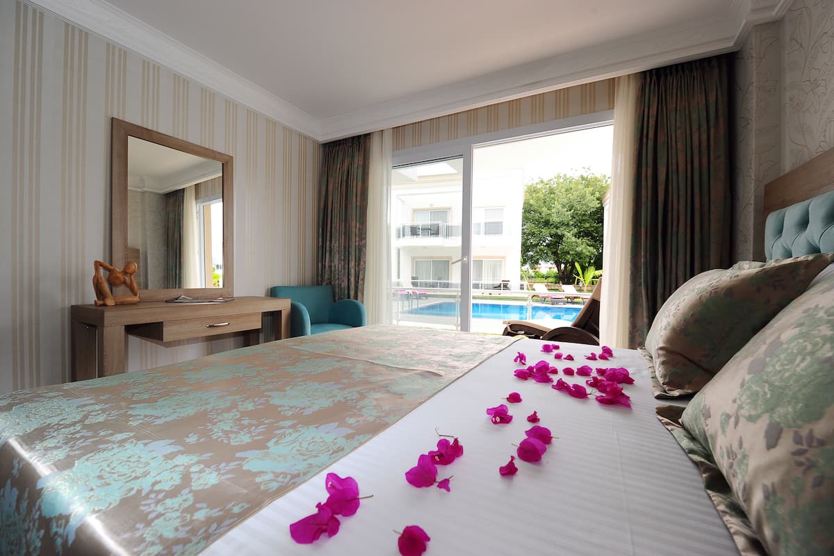 family suite | 1 bedroom, minibar, in-room safe, desk