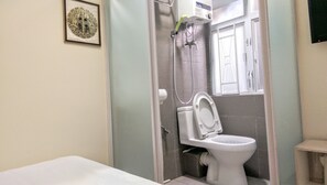 Bathroom shower - Nuts Hotel (Kowloon)