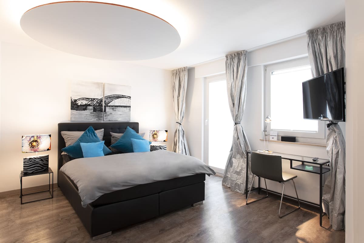 Habitación individual Deluxe (with private bathroom) | Ropa de cama de alta calidad y decoración personalizada