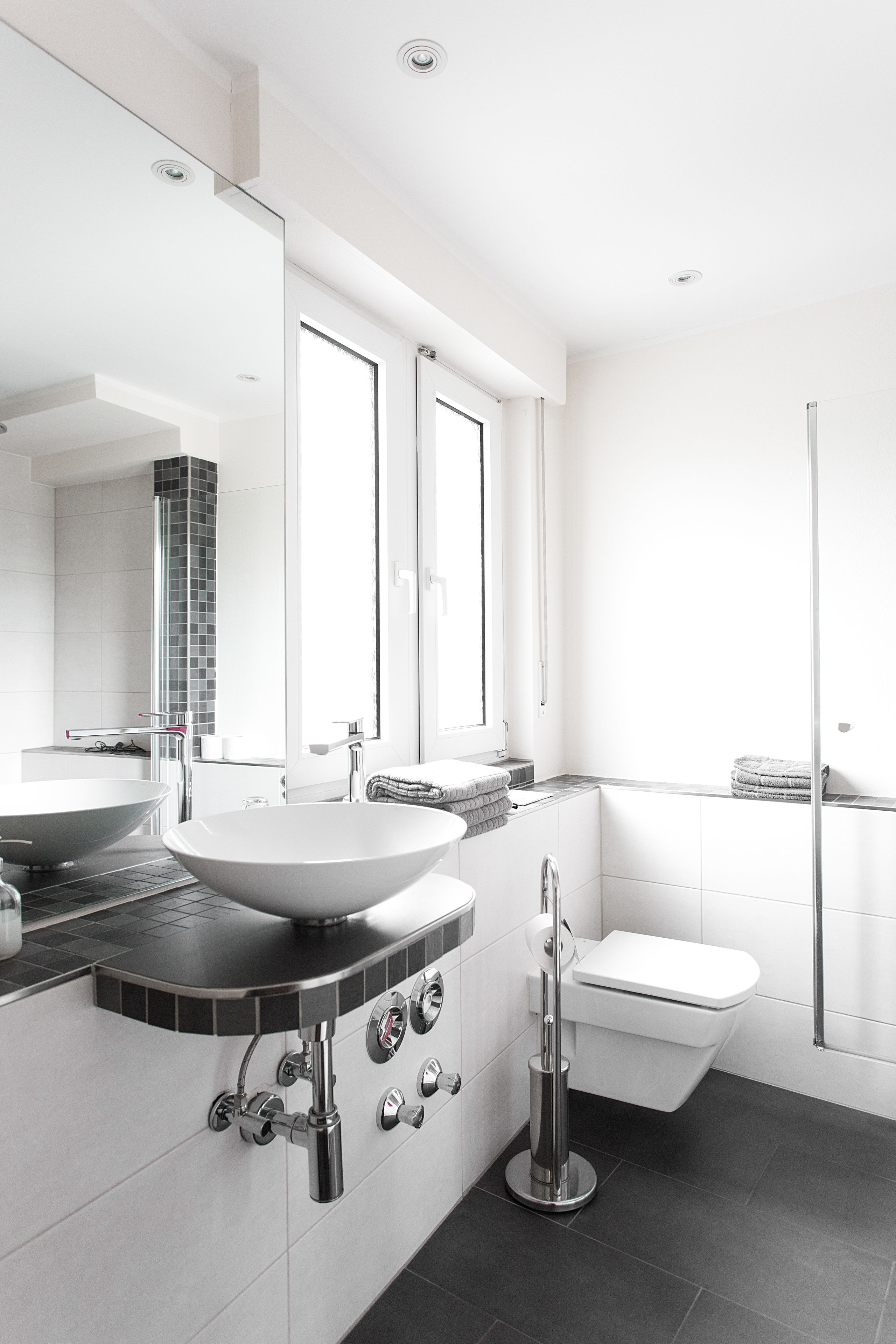 Deluxe Single Room (with private bathroom) | Bathroom | Shower, hair dryer, towels