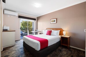 Standard Room, 1 Queen Bed