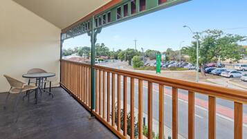 Deluxe Room, 1 Queen Bed | Premium bedding, in-room safe, desk, iron/ironing board