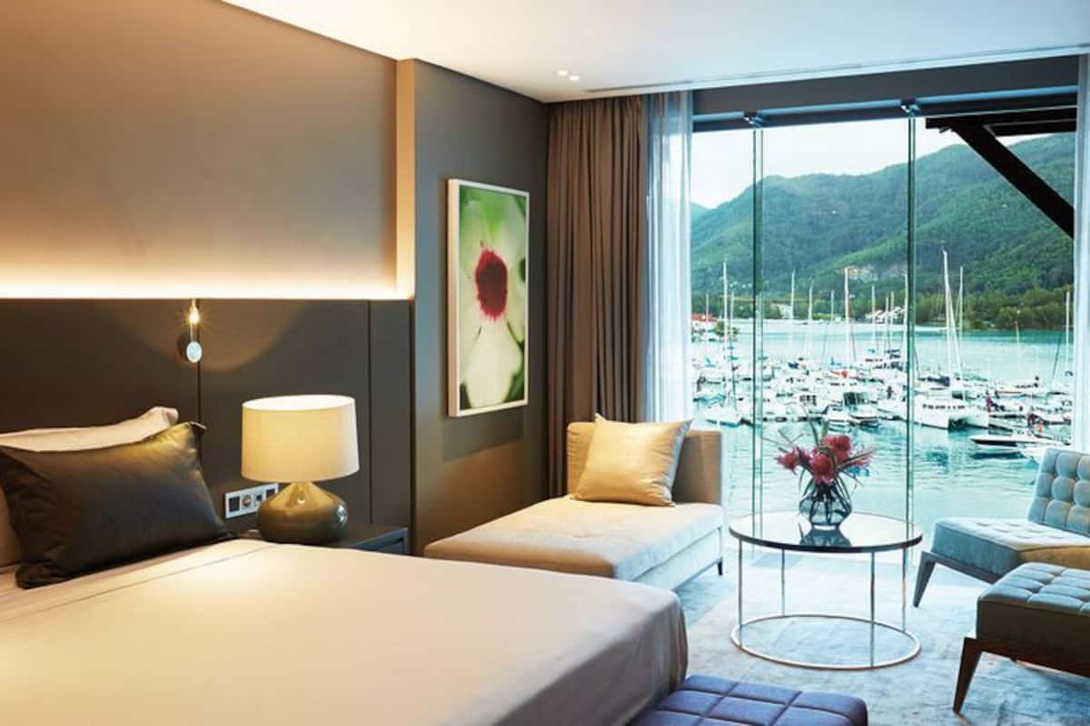 presidential suite | minibar, in-room safe, desk, blackout curtains