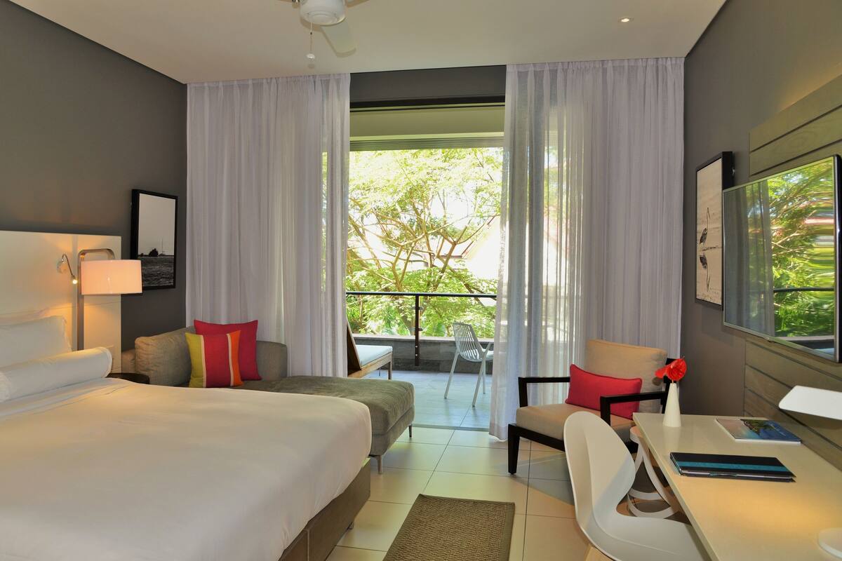 Executive Room, Garden View | In-room safe, desk, blackout drapes, soundproofing