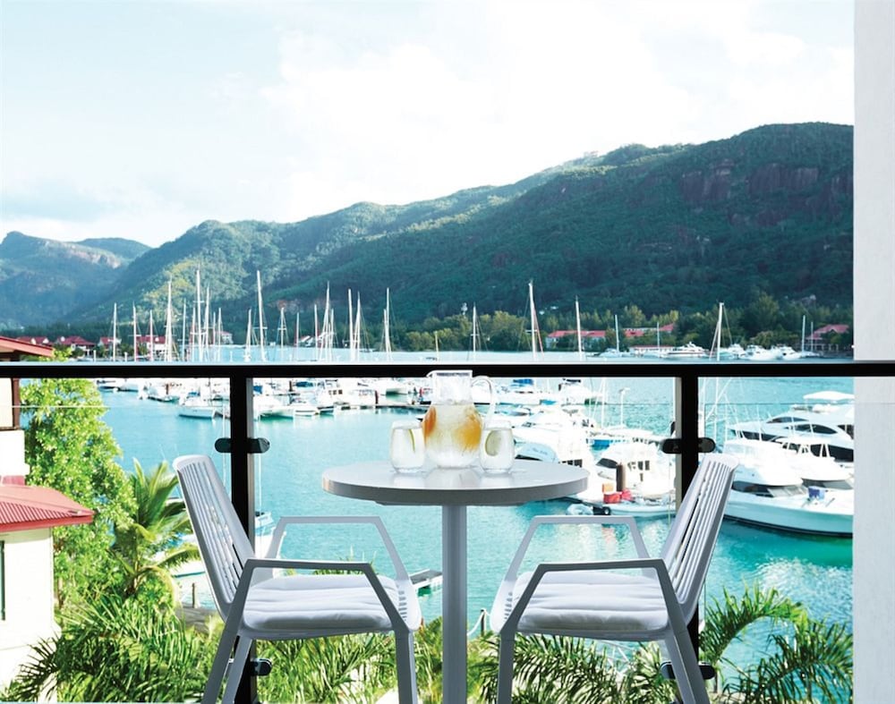 Eden Bleu Hotel by null