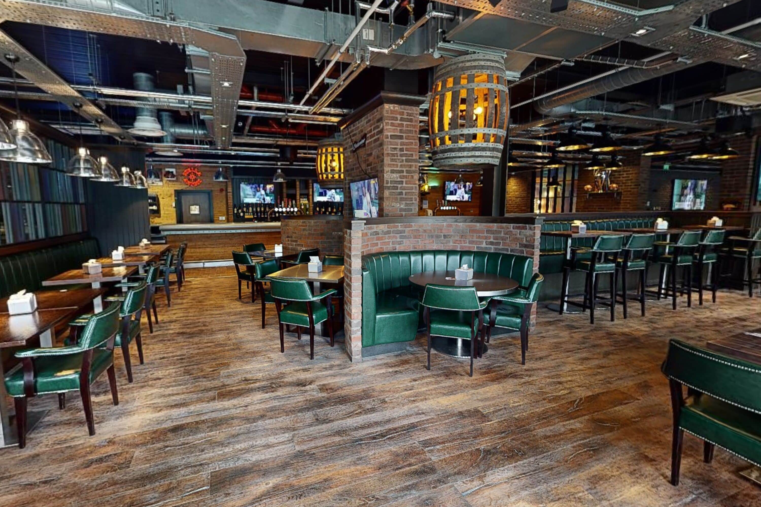 breakfast, lunch, dinner served; international cuisine