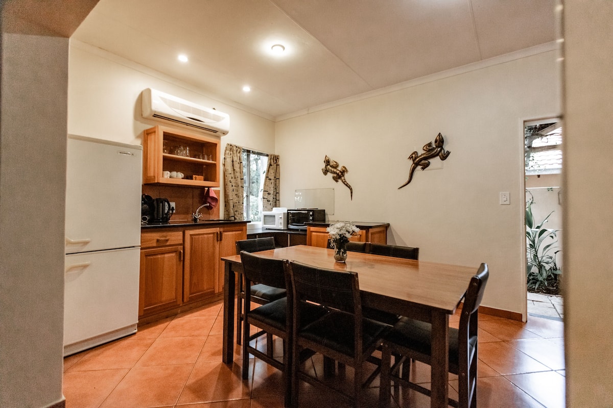 Selati 9 - Family Unit | In-room dining
