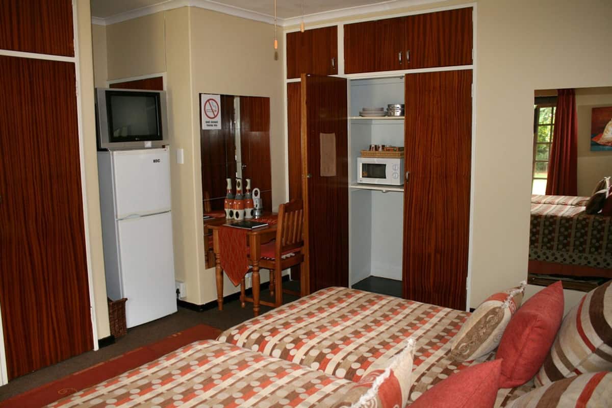 Tamboti 3 - Twin Unit | 1 bedroom, minibar, in-room safe, individually decorated