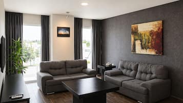 Down comforters, in-room safe, individually furnished, desk