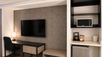 Down comforters, in-room safe, individually furnished, desk