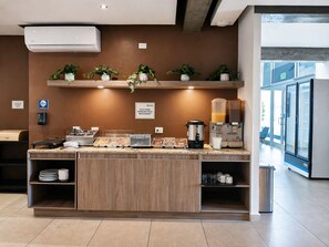 Free daily buffet breakfast  - Hotel Nuvó (Saltillo)