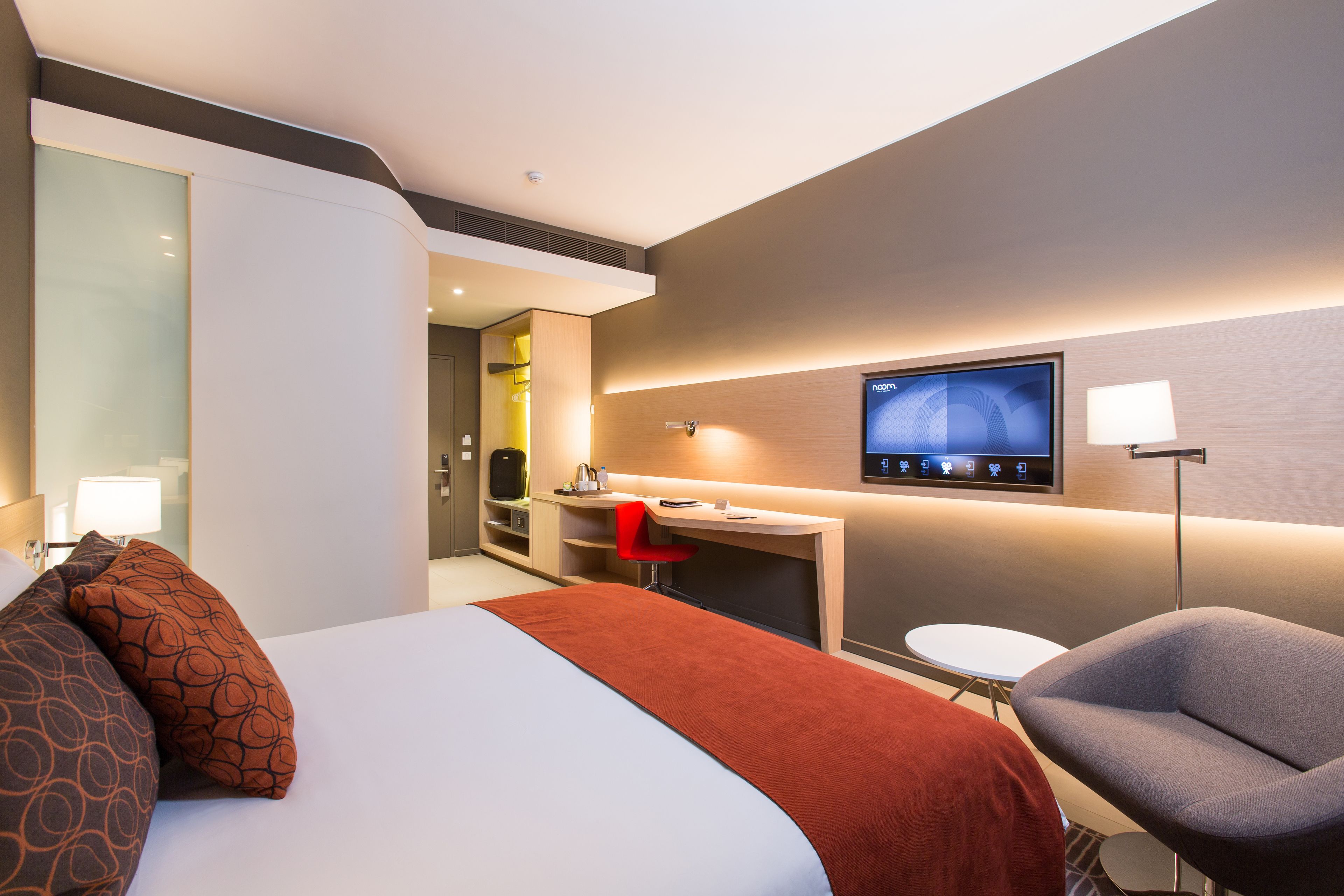 premium bedding, minibar, in-room safe, desk