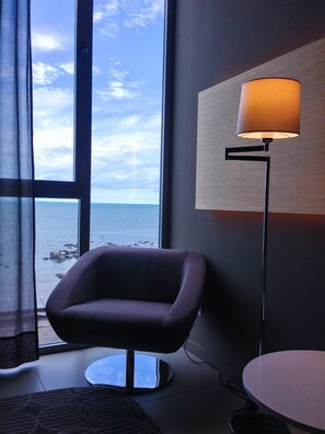 Junior Suite | Premium bedding, minibar, in-room safe, desk - Noom Hotel Conakry (Conakry)