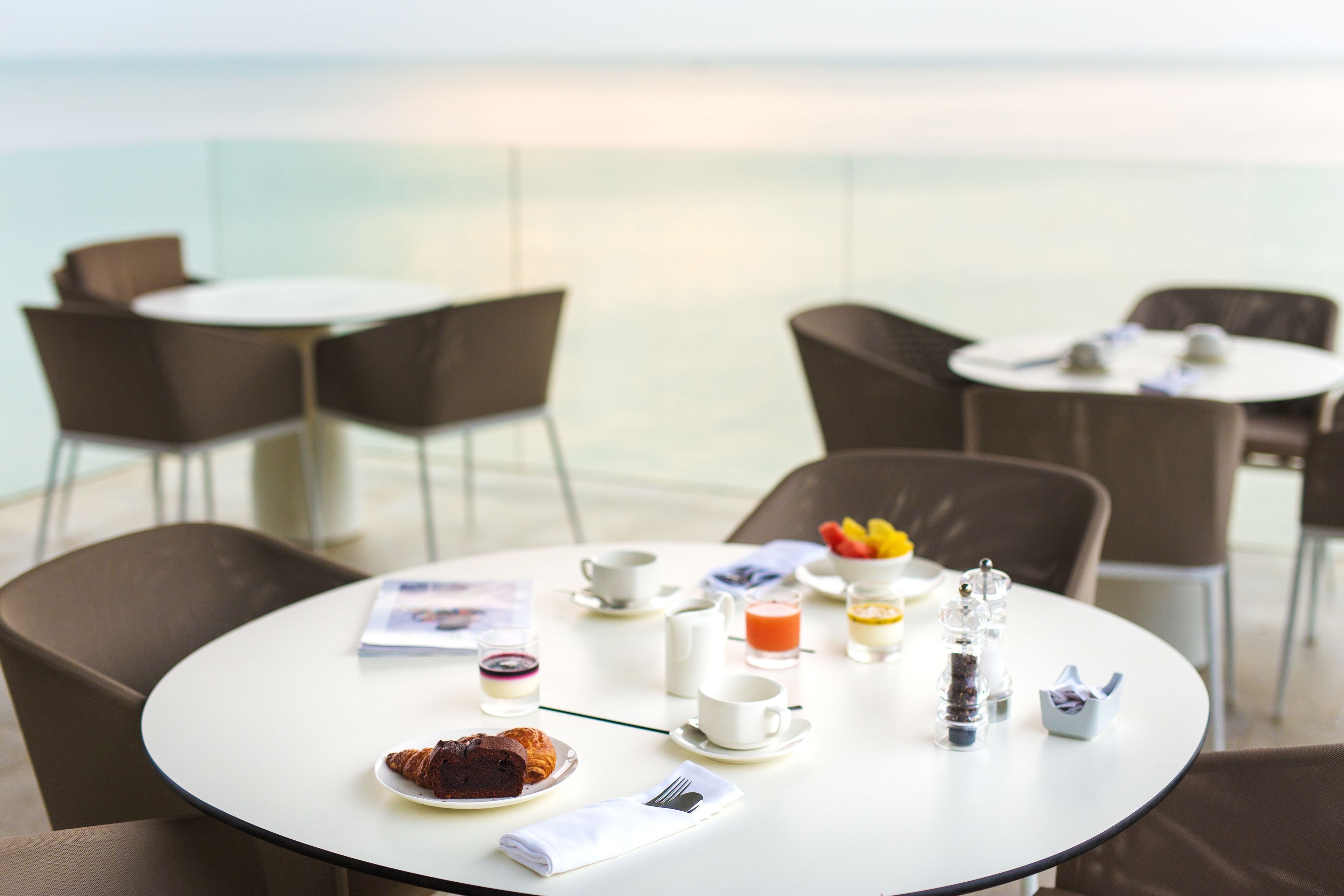 Petit déjeuner, déjeuner et dîner servis sur place