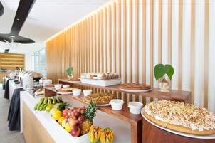 Breakfast (EUR 16 per person)