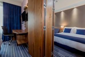 In-room safe, desk, soundproofing, free WiFi