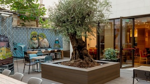 Outdoor dining - Nobel Palace (Belgrade)