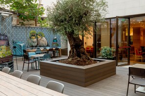 Outdoor dining - Nobel Palace (Belgrade)