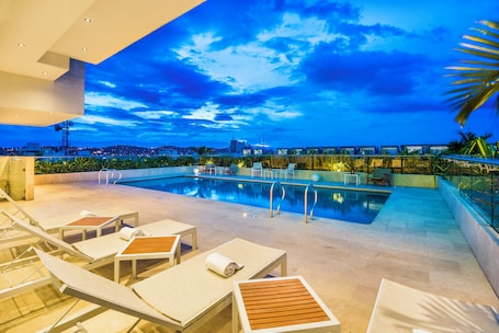 Una piscina al aire libre. Holiday Inn Cucuta by IHG