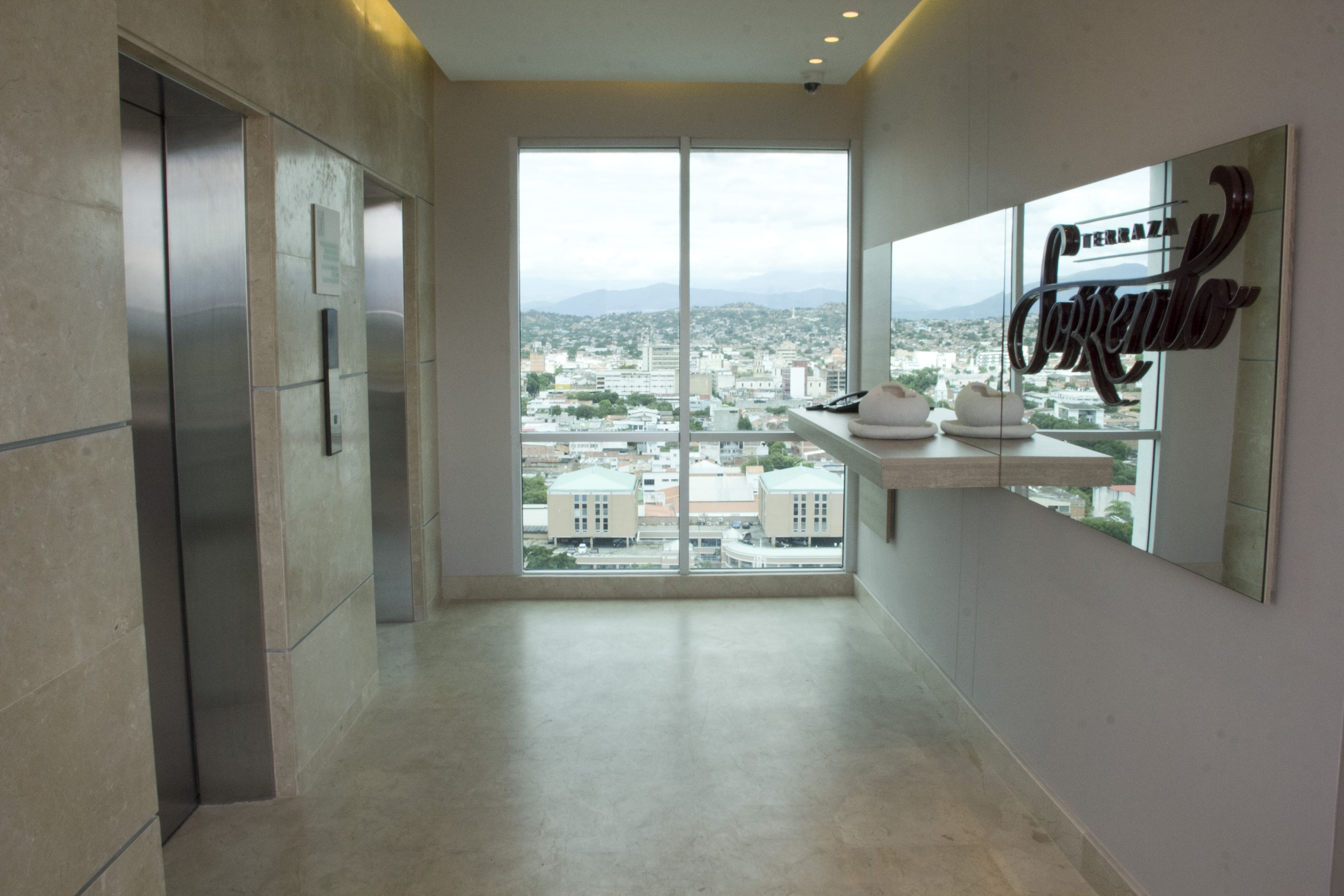 2 restaurants, breakfast, lunch, dinner served; international cuisine