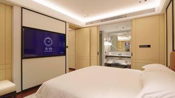 Minibar, in-room safe, alarm clocks