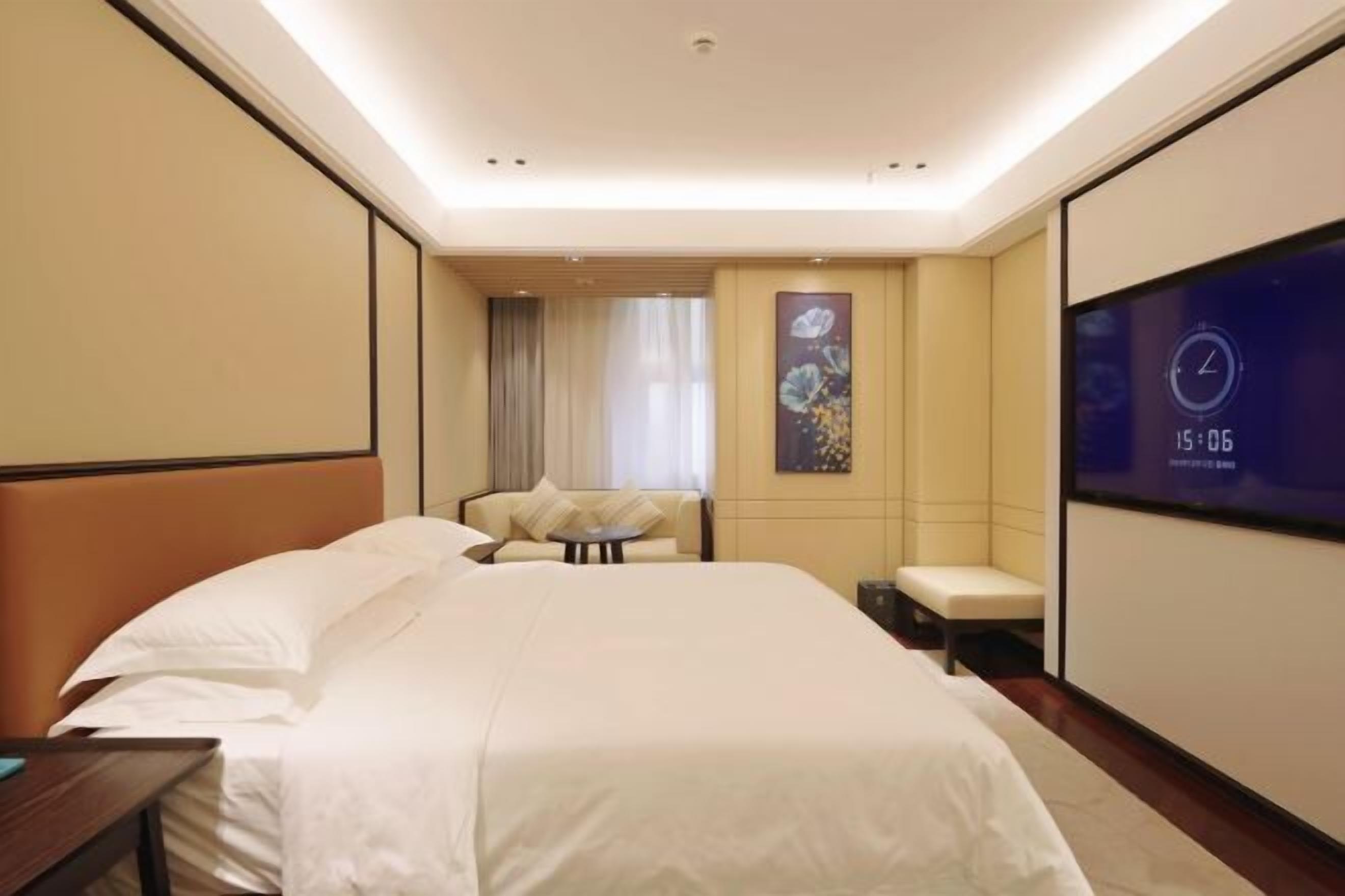 Minibar, in-room safe, alarm clocks