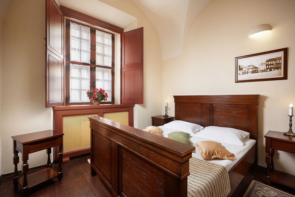 Standard Double Room | In-room safe, desk, soundproofing, iron/ironing board (on request)
