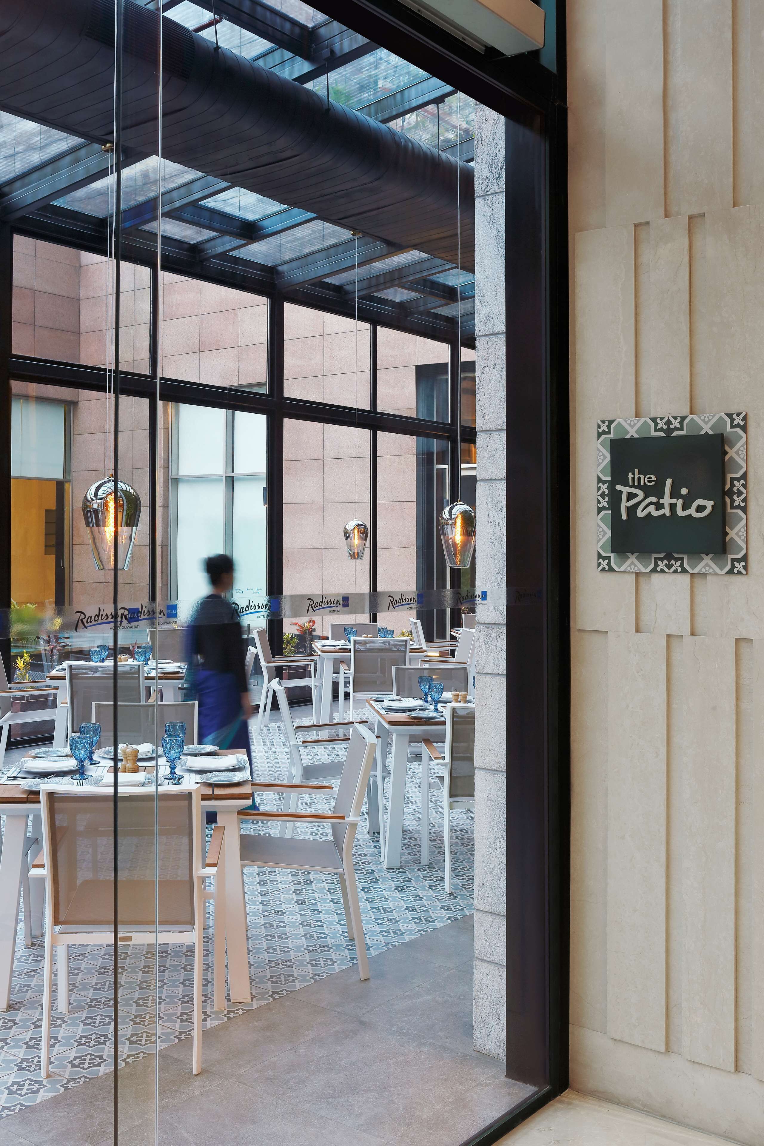 3 restaurants, breakfast, lunch, dinner served; international cuisine