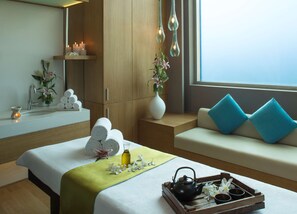 Couples treatment rooms, steam room, body treatments, aromatherapy