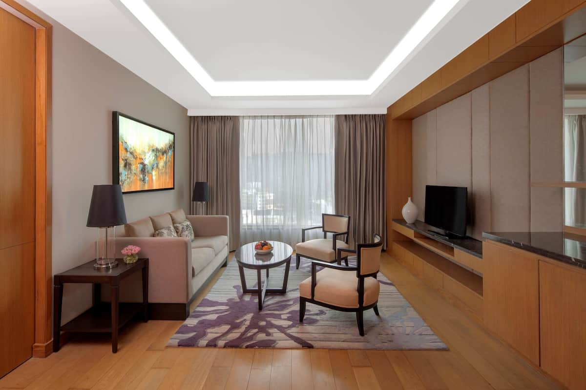 1 bedroom, premium bedding, minibar, in-room safe