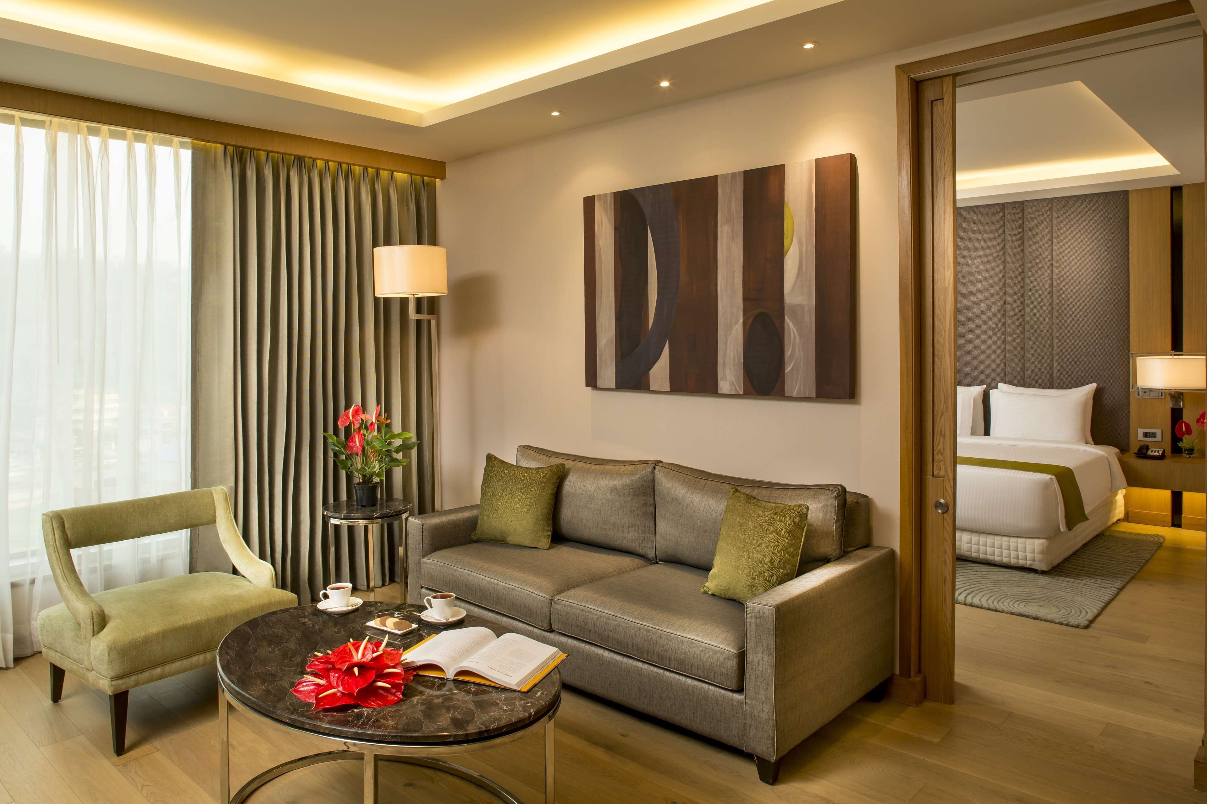 suite | 1 bedroom, premium bedding, minibar, in-room safe