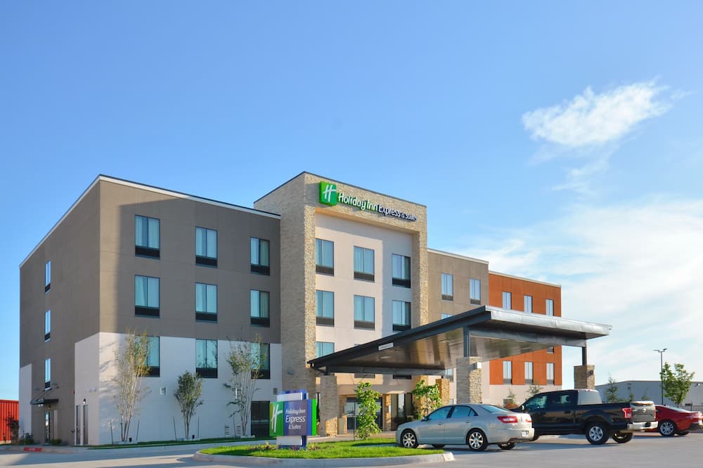 Holiday Inn Express & Suites Oklahoma City Mid - Arpt Area by IHG