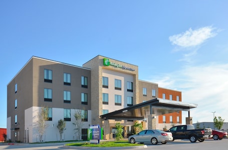 Exterior. Holiday Inn Express & Suites Oklahoma City Mid - Arpt Area by IHG