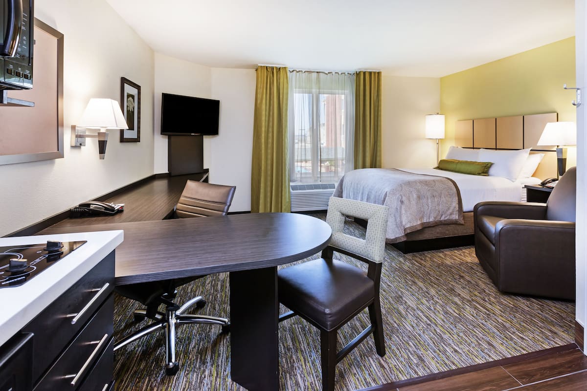 desk, laptop workspace, iron/ironing board, free wifi