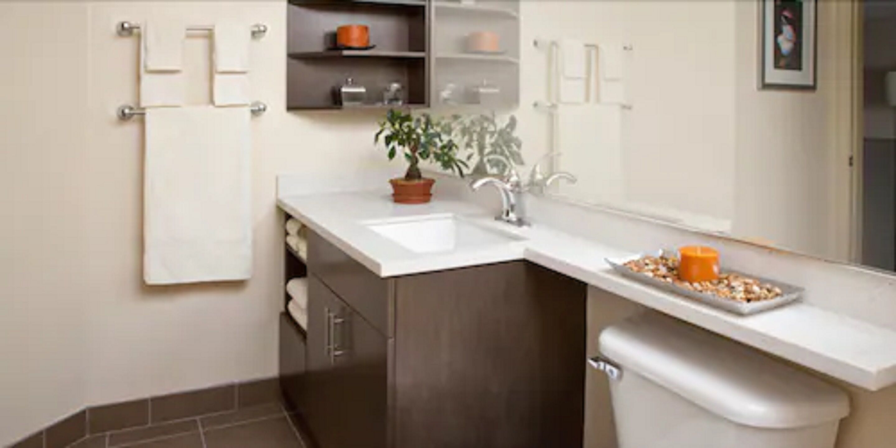 combined shower/bathtub, free toiletries, hair dryer, towels