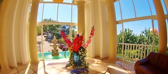 Hotel Mondavi