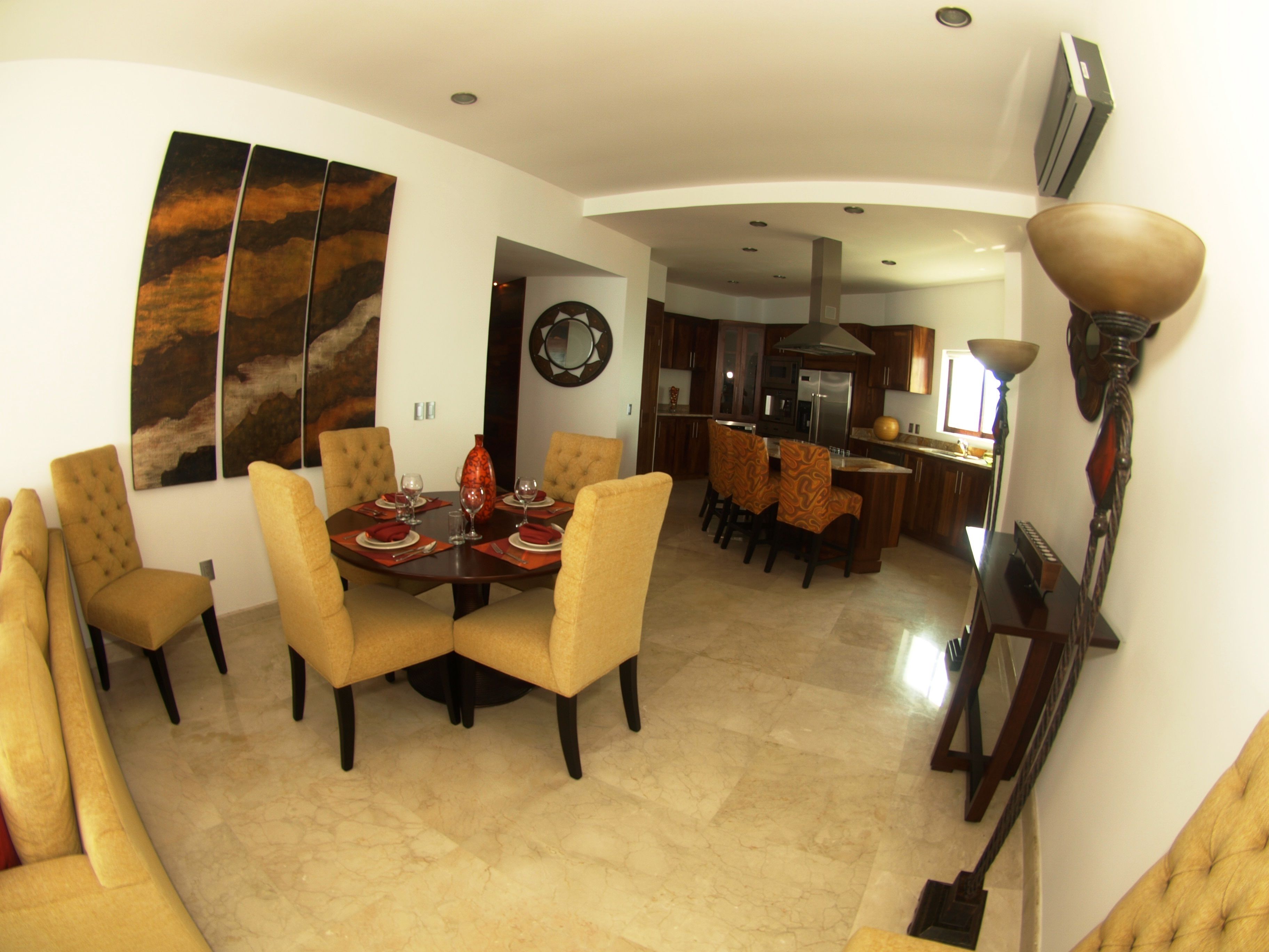 panoramic studio, 1 king bed | living room | 40-inch flat-screen tv with satellite channels, tv
