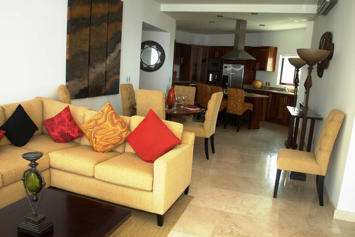 suite, 1 bedroom | living room | 40-inch flat-screen tv with satellite channels, tv