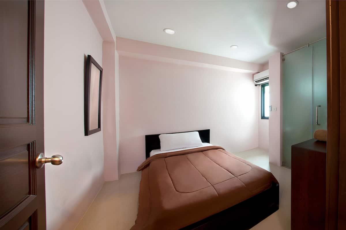 In-room safe, free WiFi