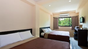 Deluxe Room | In-room safe, WiFi (free) - A&A Guest House (Bangkok)