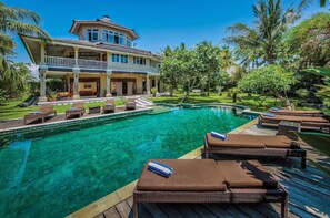 A large house with a pool and lounge chairs. - Anyar Estate (Kerobokan)