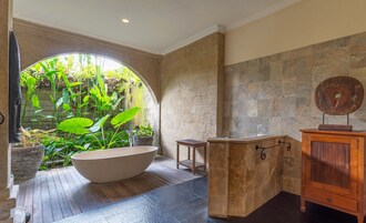 Artículos de tocador gratuitos, secador de pelo, toallas