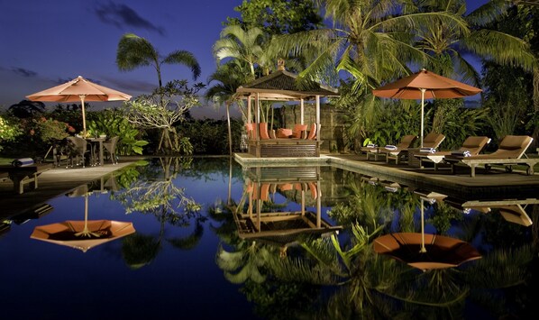 5 outdoor pools