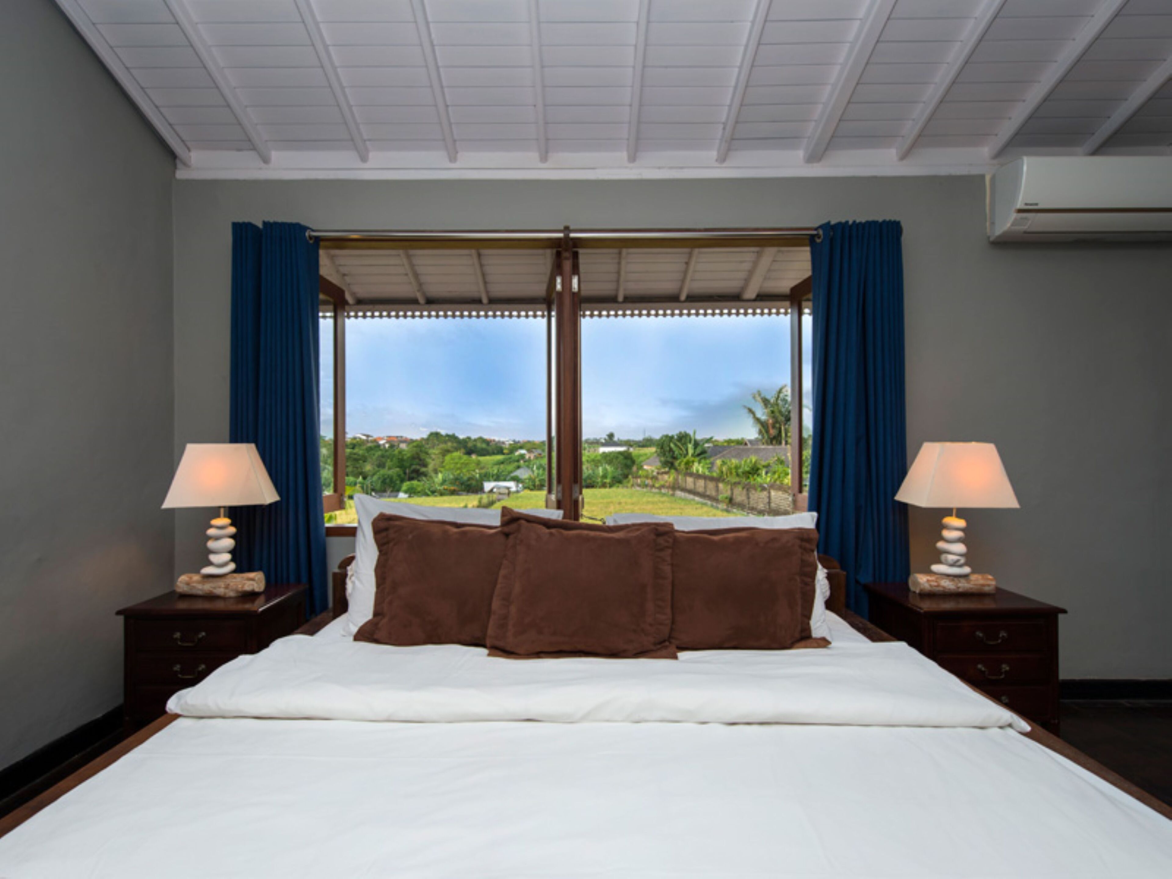 Villa, 5 Bedrooms, Private Pool | Minibar, in-room safe, individually furnished, desk