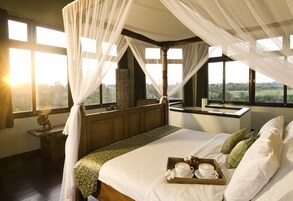 Minibar, caja de seguridad en la habitación y muebles diferentes 